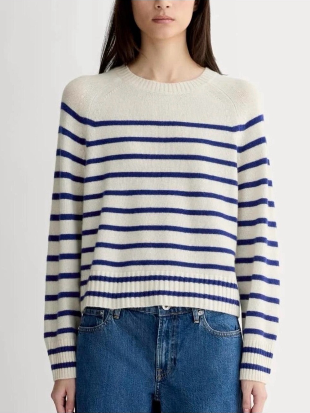 Everlane white and navy striped 100%
Cashmere Crewneck sweater.